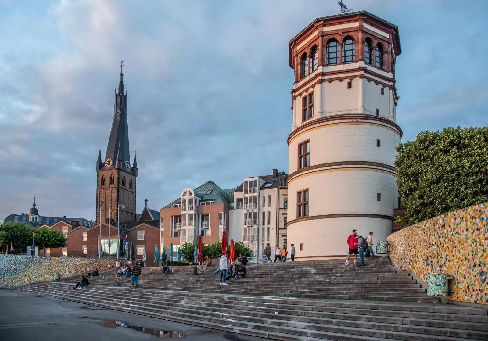 라인 강변 계단(라인트레페)